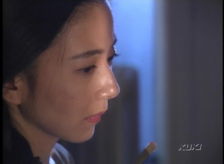 ノーパン喫茶の女王・イヴ。「奈落の女教師 イヴ」(KUKI)のワンシーン