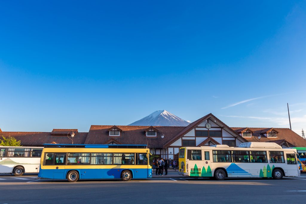 近距離から遠距離まで、中高年向けの出会い系バスツアーはさまざまな種類のものが提供されている